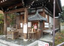 A small shrine at the entrance to the Zenkoji-do hall